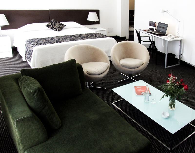 Plaza Fuerte Hotel Montevideo Room photo